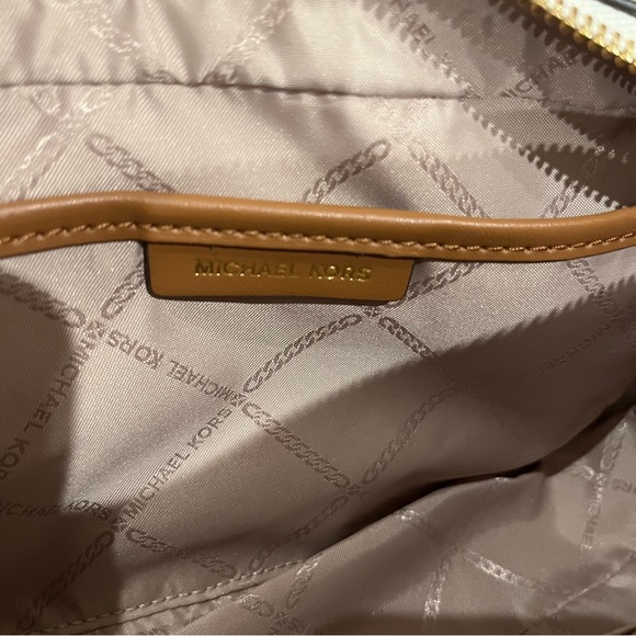 Micheal Kors Signature Bradshaw Medium Pocket Camera Crossbody Studded - Picture 7 of 10